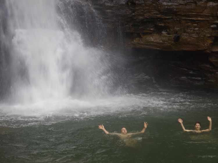 Verborgener Wasserfall-Cuyabeno-Sucumbios
