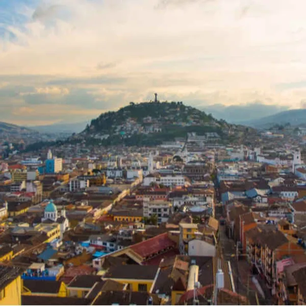 /reisefuehrer/quito-panorama.jpg